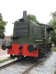 901116 Afbeelding van de rangeerlocomotief 'Sik', tentoongesteld bij N.S.-station Utrecht Zuilen.N.B. De locomotief ...